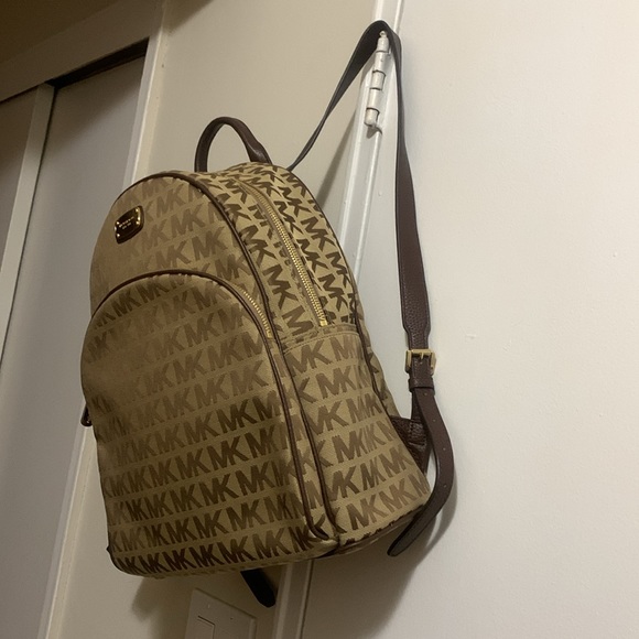 Negotiable. Authentic Michael Kors New Backpack In Beautiful Tan & Brown Color - Picture 2 of 7
